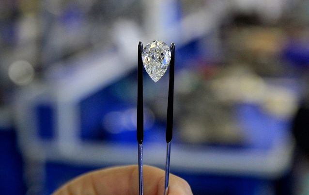 POPULAR: Diamonds, such as this one at a Jewel City Precinct shop in Johannesburg central business district, are the Chinese traveller’s best friends. Picture: SUNDAY TIMES 