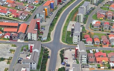 Calgro M3’s Fleurhoff housing development on the West Rand meets government’s latest thinking on housing provision – it incorporates housing for all subsidy levels as well as fully privately financed units.