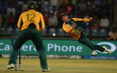 HOWZAT: Captain Faf du Plessis throws the ball to wicketkeeper Quinton de Kock to run out Sri Lanka’s Milinda Siriwardana in New Delhi on Monday. Picture: AFP