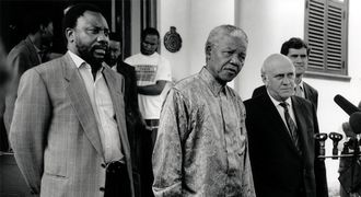 Then ANC secretary-general Cyril Ramaphosa, president Nelson Mandela, deputy president FW de Klerk and Gauteng provincial leader Roelf Meyer speak to the press after a meeting on the issue of the constitution in 1996. Picture: ROBERT BOTHA
