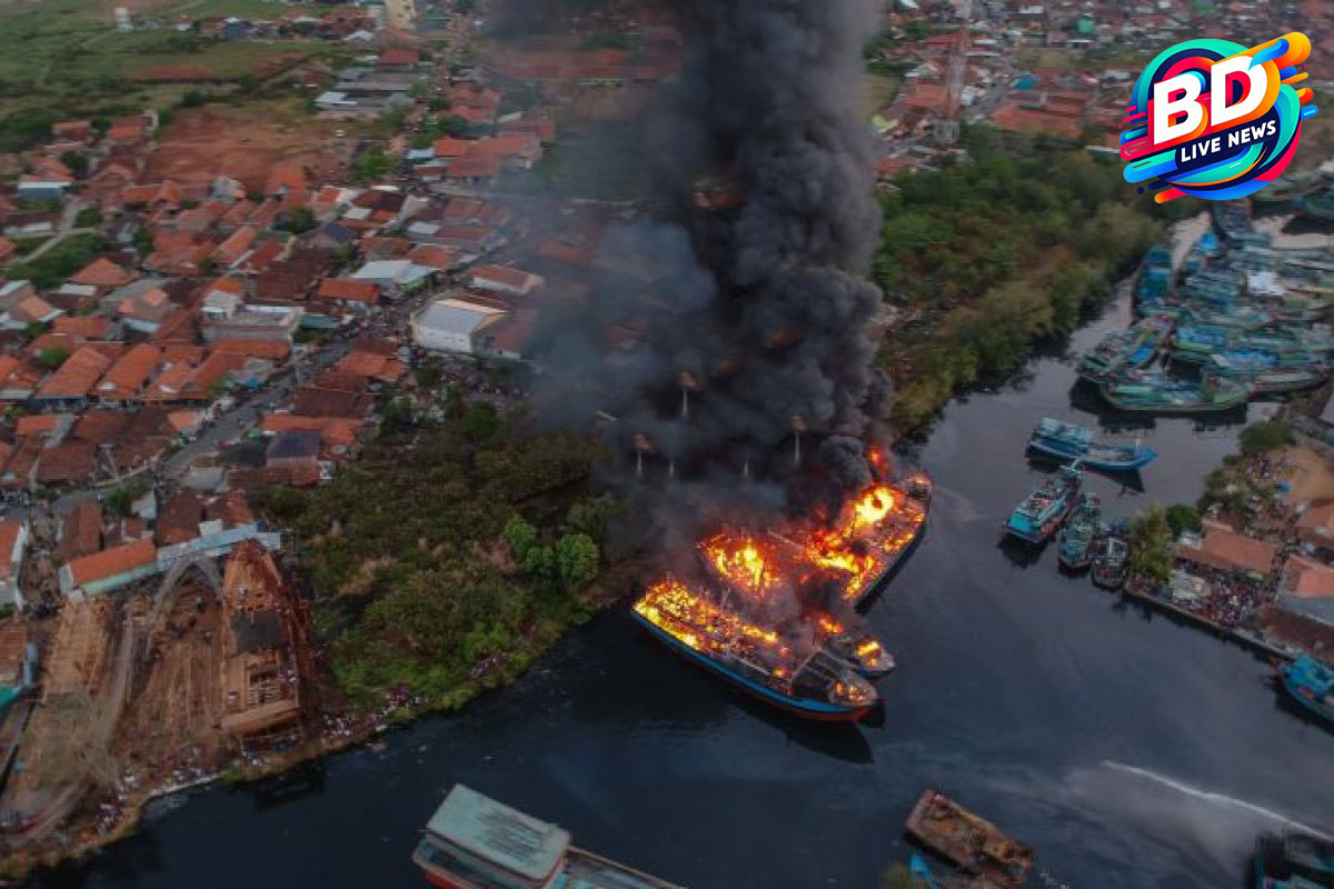 Puluhan Kapal Nelayan di Pelabuhan Pekalongan Habis Terbakar: Kerugian Miliaran Rupiah!