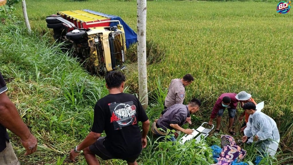 Truk Tabrak 2 Lansia di Lumajang, Muatan Arak Bali Terungkap