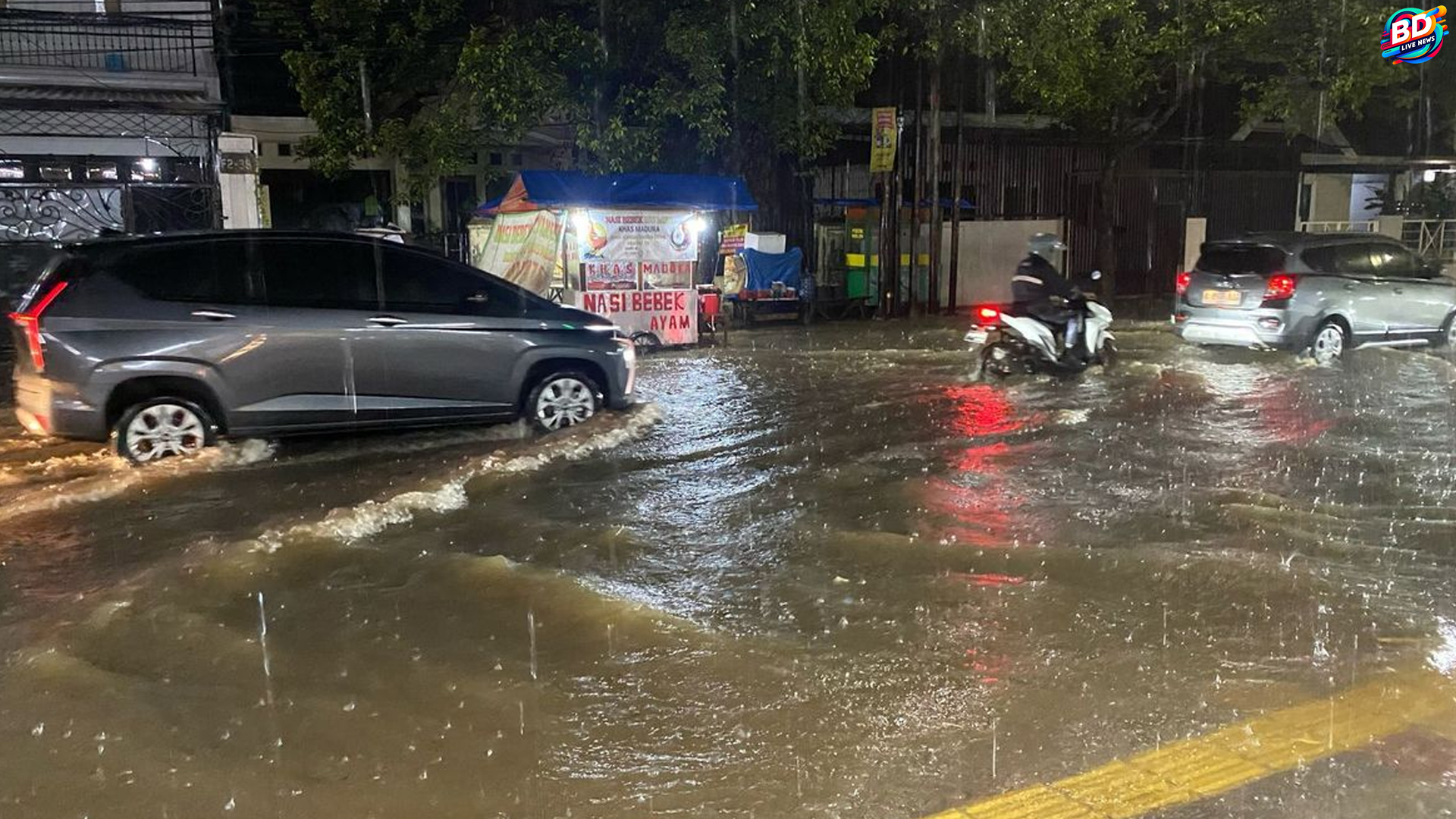 Puluhan KK Terjebak Banjir 180 Cm di Dua Permukiman Tangsel