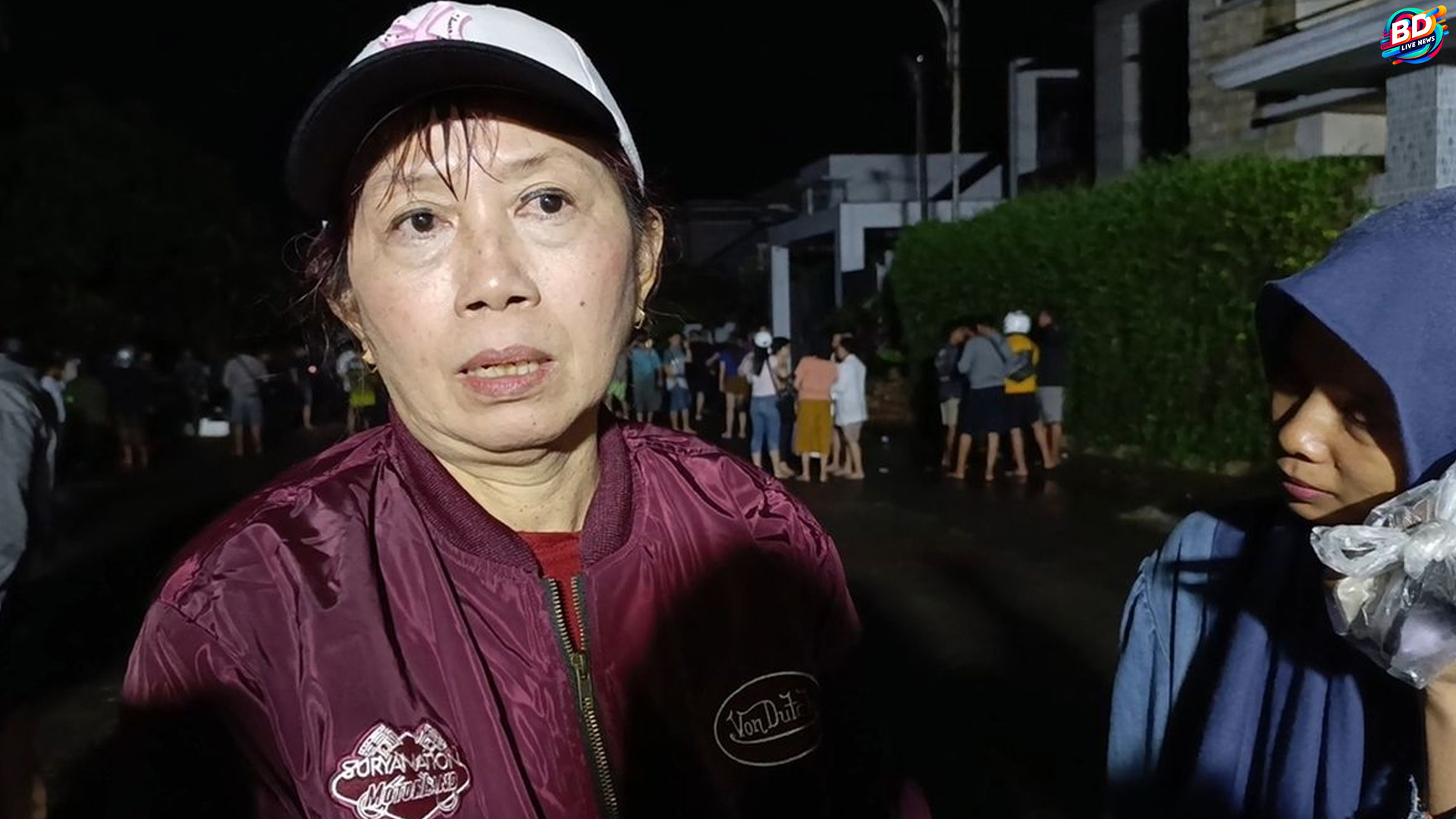 Rumah Terendam Banjir, Warga Mataram Mengungsi ke Loteng