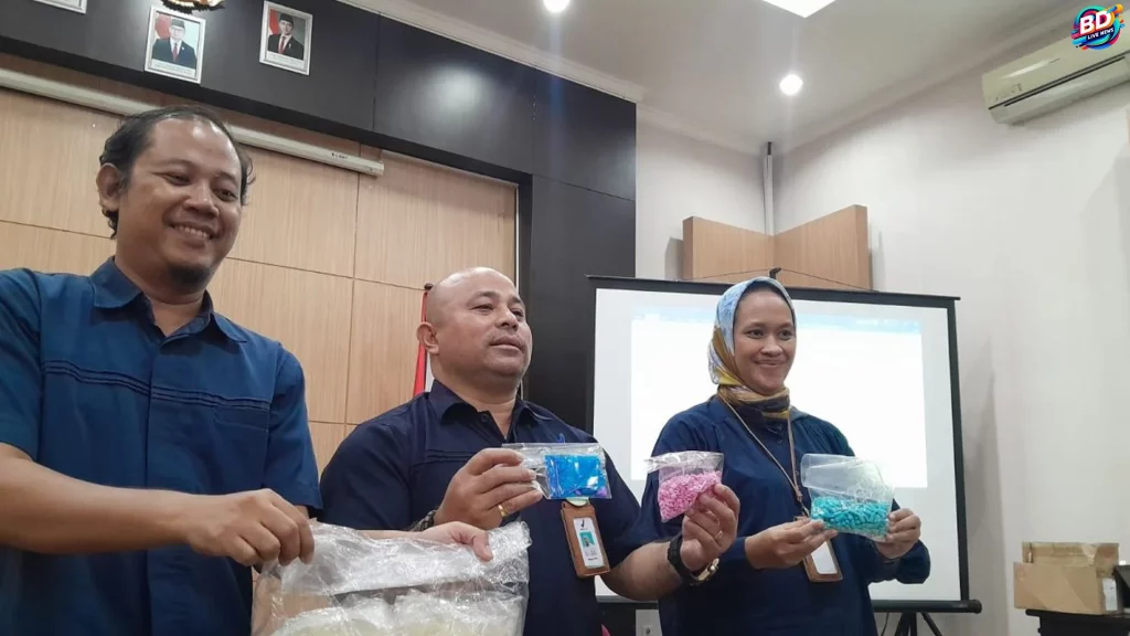 Bos Apotek Gama Banten Didakwa Jual Obat Ilegal dan Denda 18 Miliar
