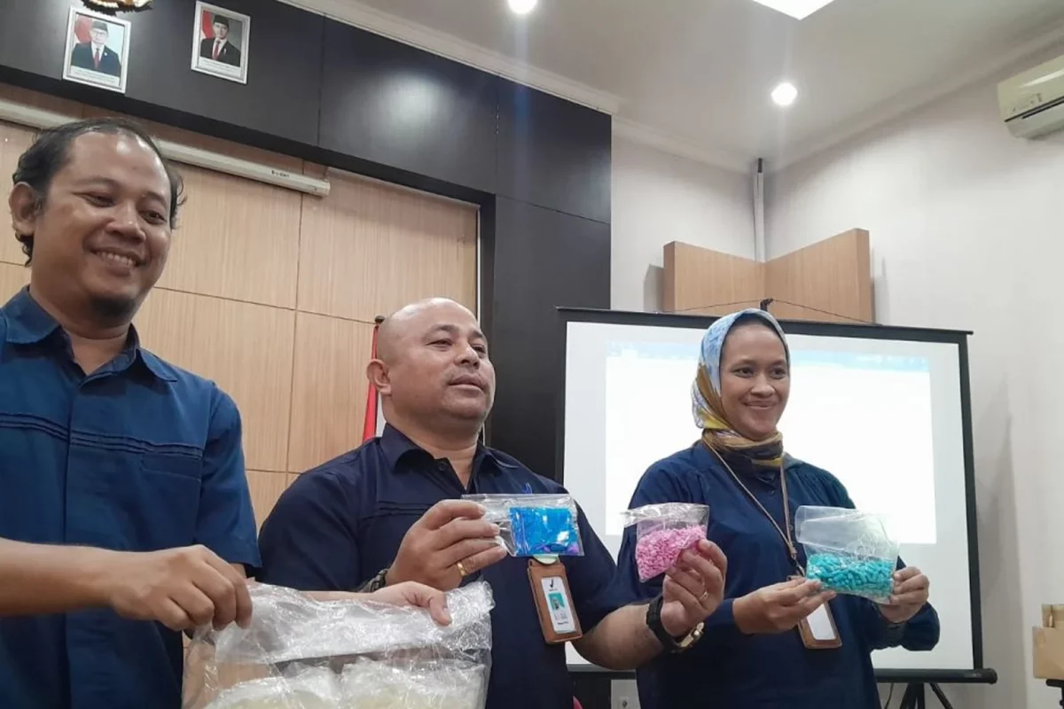 Bos Apotek Gama Banten Didakwa Jual Obat Ilegal dan Denda 18 Miliar