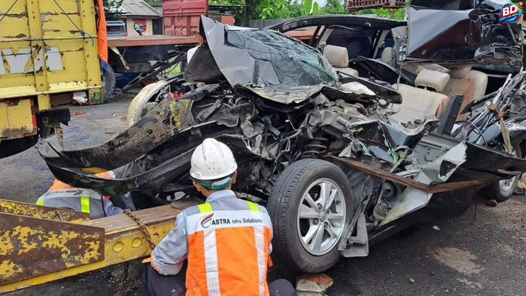 Fakta Penting Kecelakaan Avanza & Truk Di Tol Jombang 2 Warga Tewas