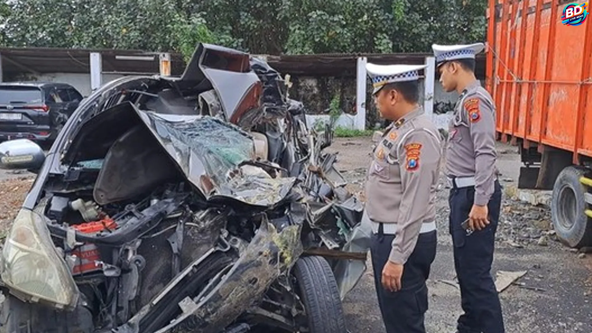 Fakta Penting Kecelakaan Avanza & Truk Di Tol Jombang 2 Warga Tewas