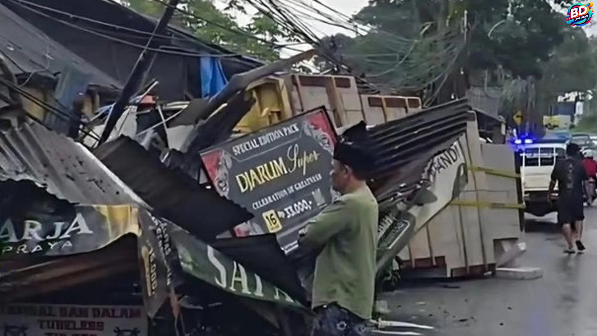 Tragedi Kecelakaan Truk Muatan Hebel 3 Motor & Warung Terlibat Di Bogor