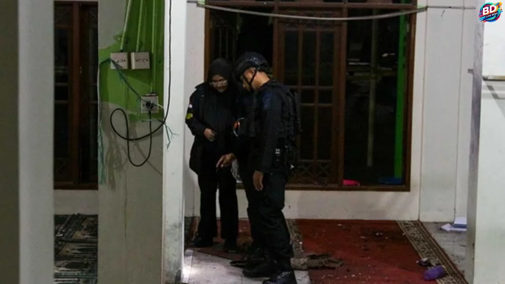 Tim Gegana 5 Teknik Cermat Mengurai TKP Ledakan di Masjid Kapolres