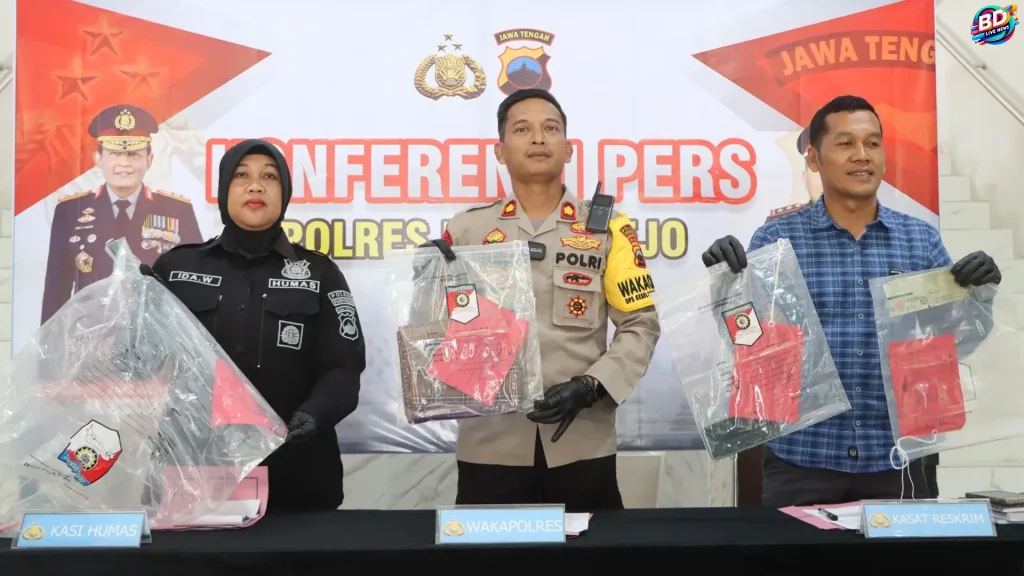 Kronologi Gila 4 Menit Sebelum Terdakwa Tusuk Lansia Pisau Siap