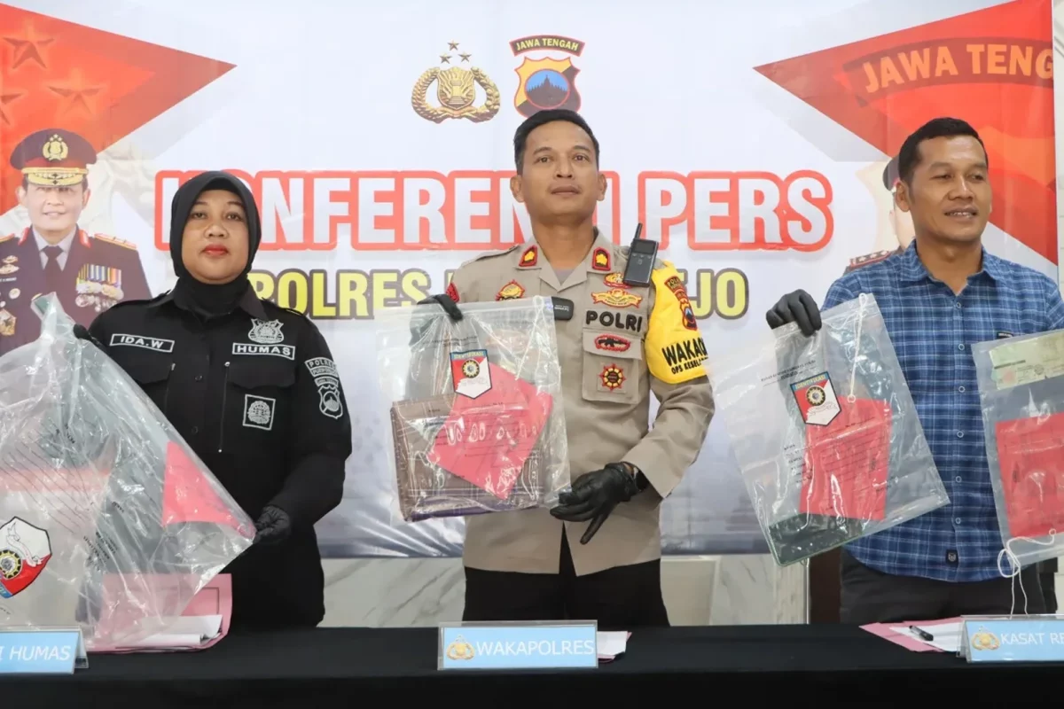 Kronologi Gila 4 Menit Sebelum Terdakwa Tusuk Lansia Pisau Siap